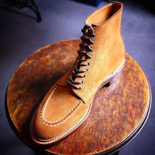 Men's classic yellow hand-made leather boots